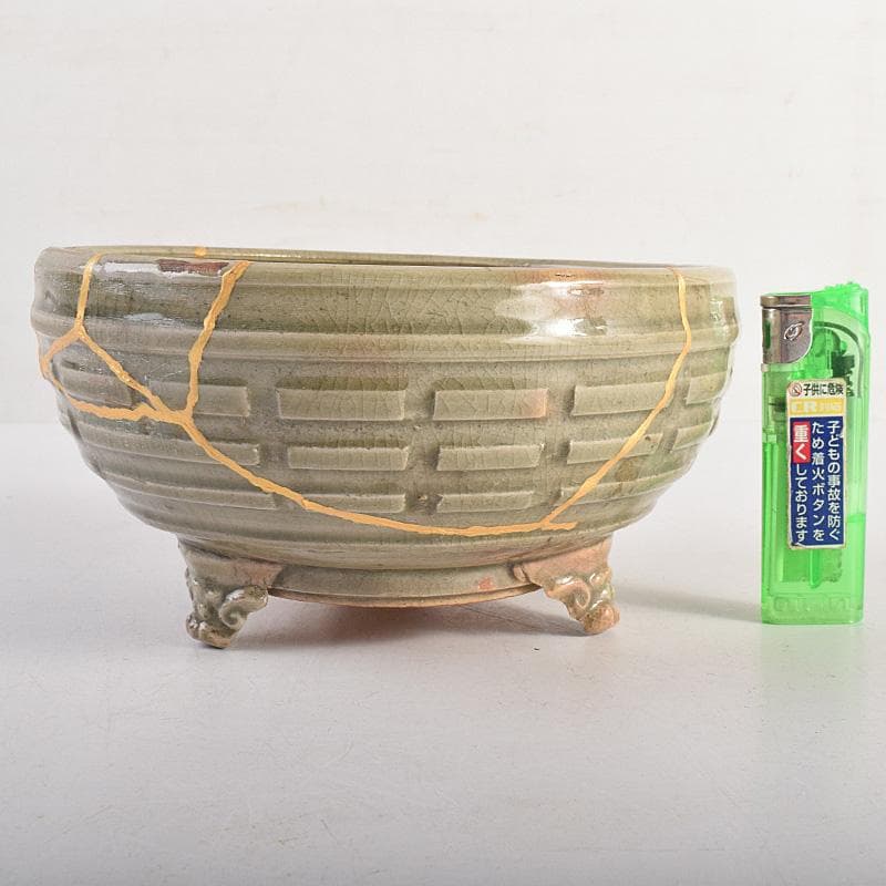 中国　龍泉窯　青磁　刻線文　三つ足香炉　C　R8788