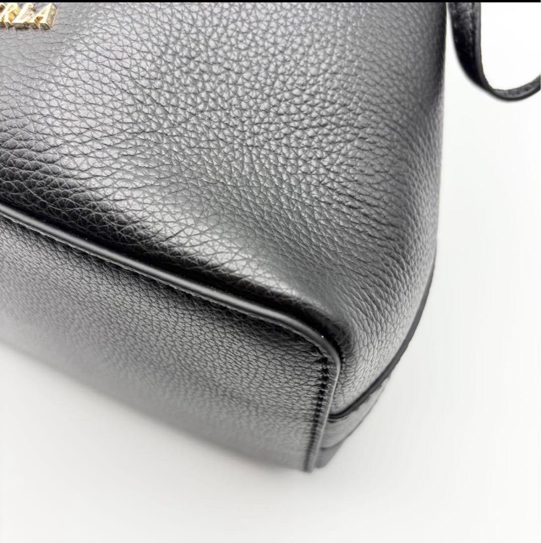 にゃん　FURLA ブラック 巾着バッグ