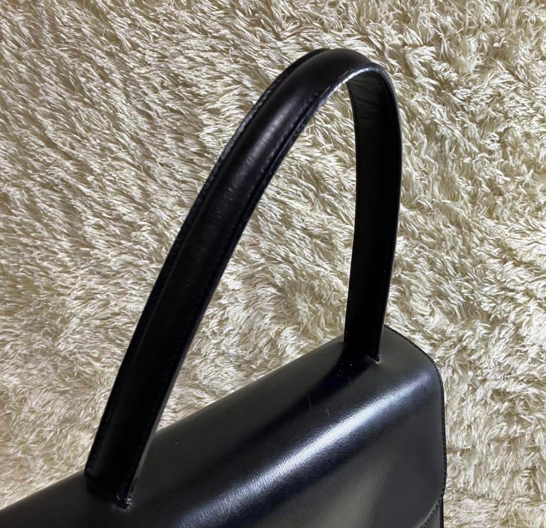 【美品】セリーヌ ハンドバッグ トリオンフ 黒 フラップ 金具 フォーマル