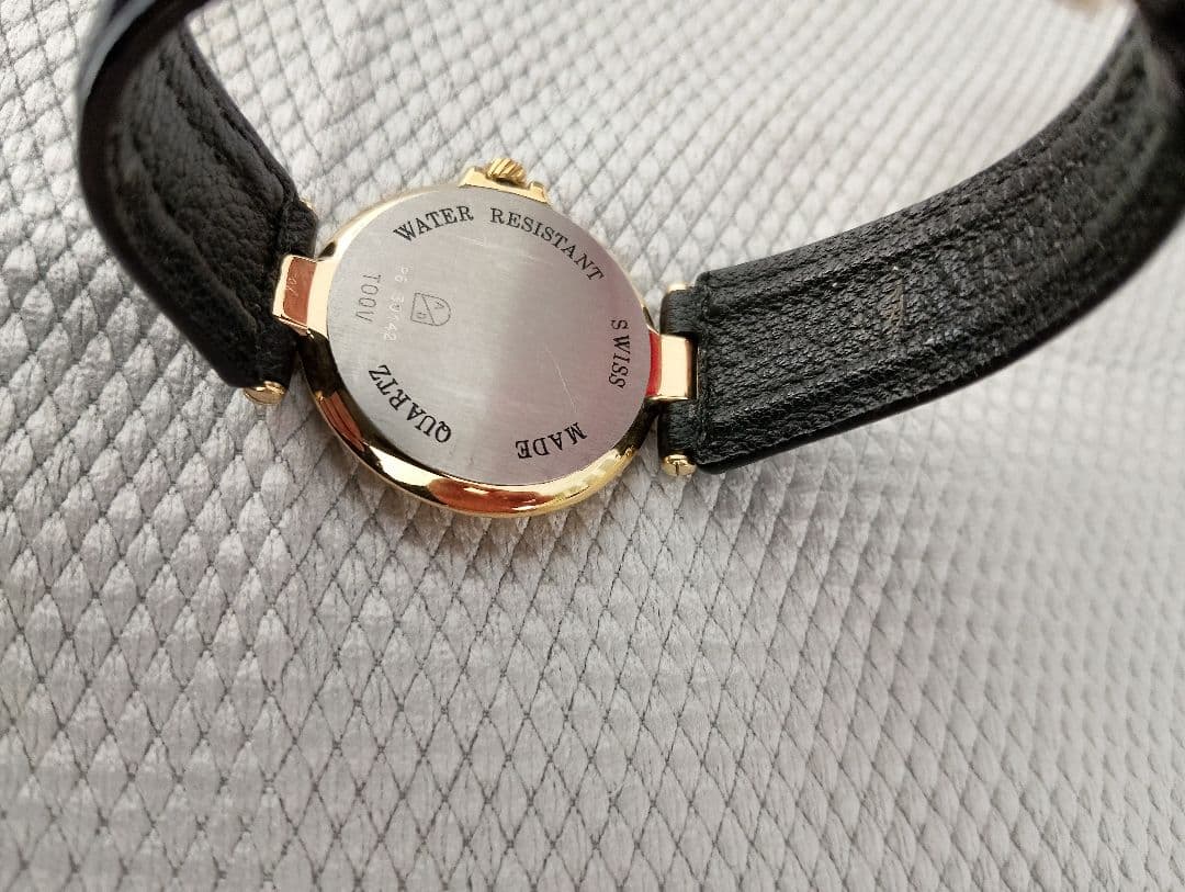 Dunhill ダンヒル　メンズ腕時計 クォーツ　純正ベルト　電池新品　稼働品