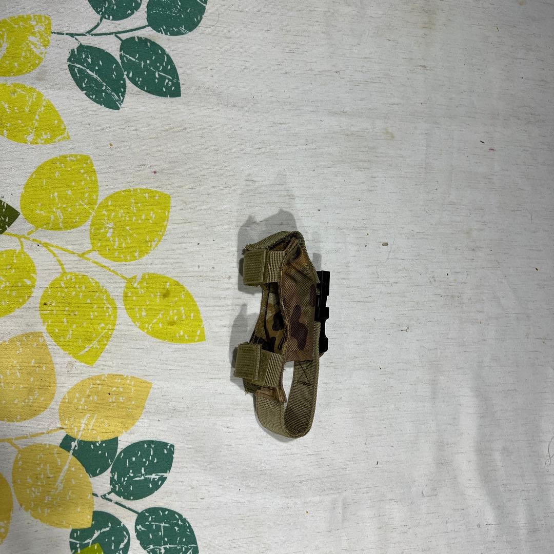 迷彩柄デープが多少剥がれかけていますホコリはできるだけ取り除きます。