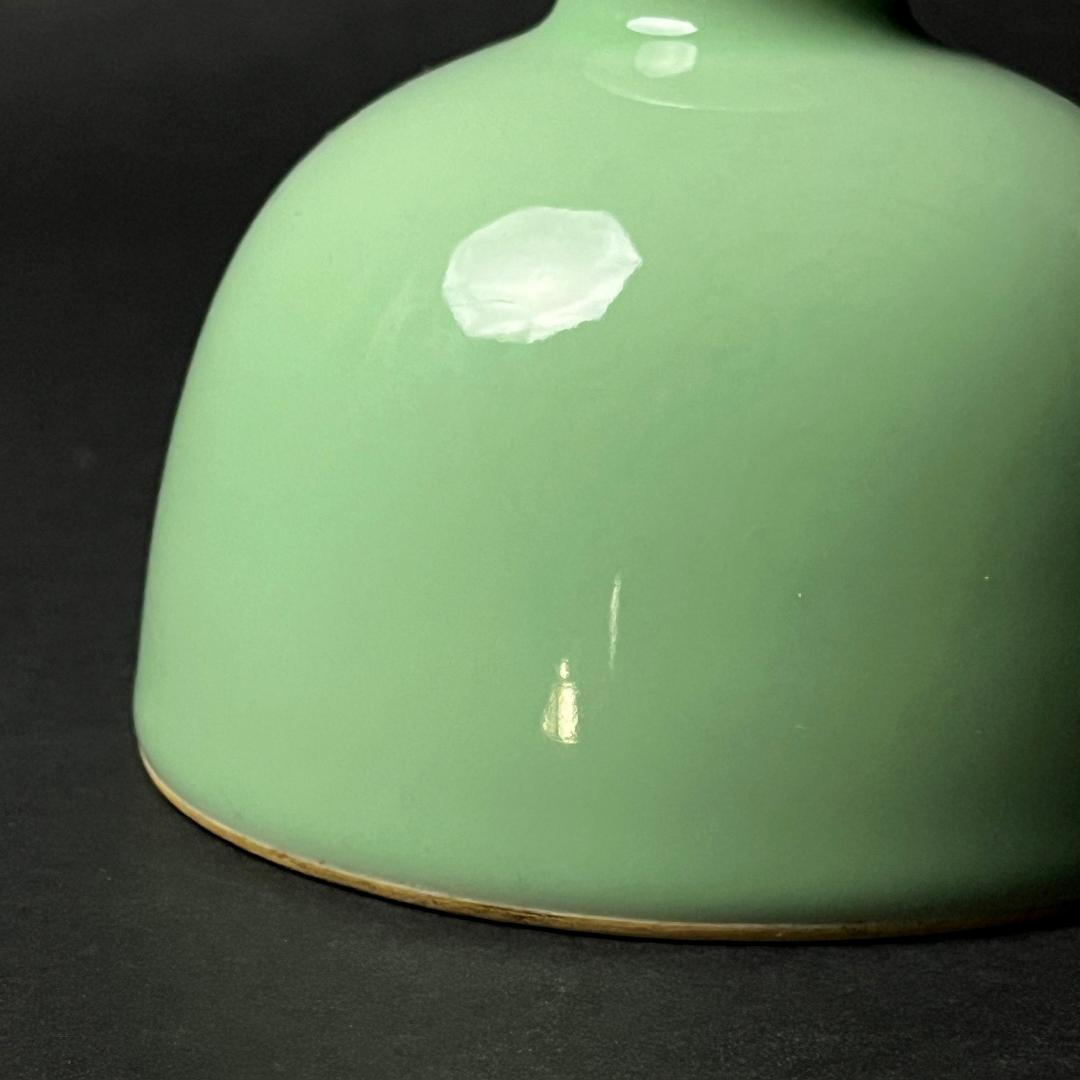 唐物 粉緑釉暗刻龍紋太白尊 大清康煕年製 款 中国美術 古玩 SN664