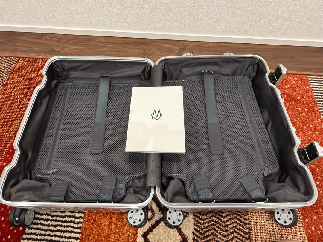 リモワ　オリジナル　キャビン　シルバー　新品