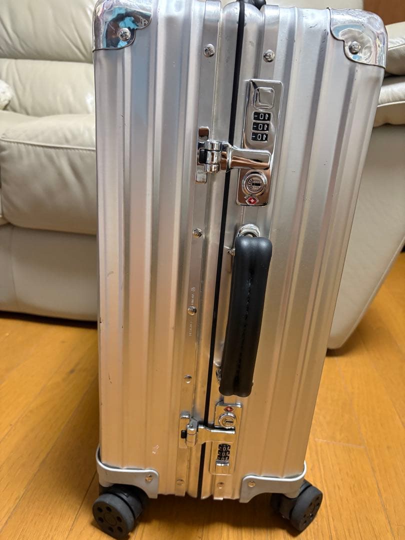 リモワ クラシックキャビン 生涯保証 機内持ち込み