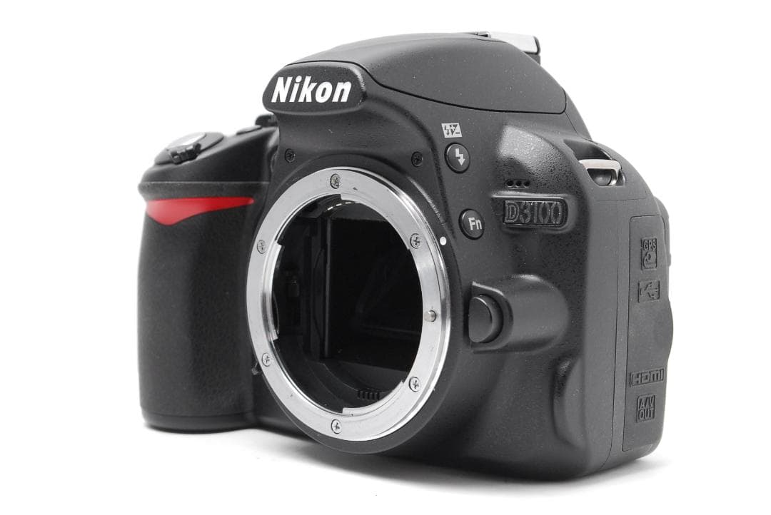 【美品 箱付き】少ないショット数♪初心者おすすめ一眼レフ Nikon D3100