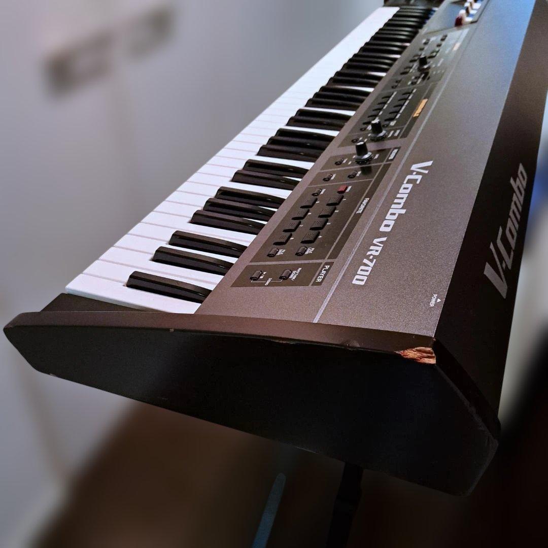 Roland V-Combo VR-700 シンセサイザー 本体