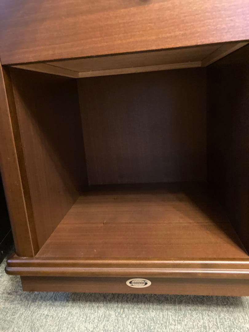 ナイトテーブル　サイドテーブル　シモンズ