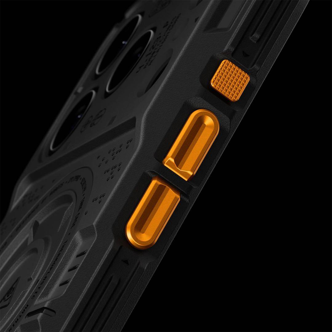 iPhoneアクセサリー dbrand TANK CASE with NAPALM BUTTON