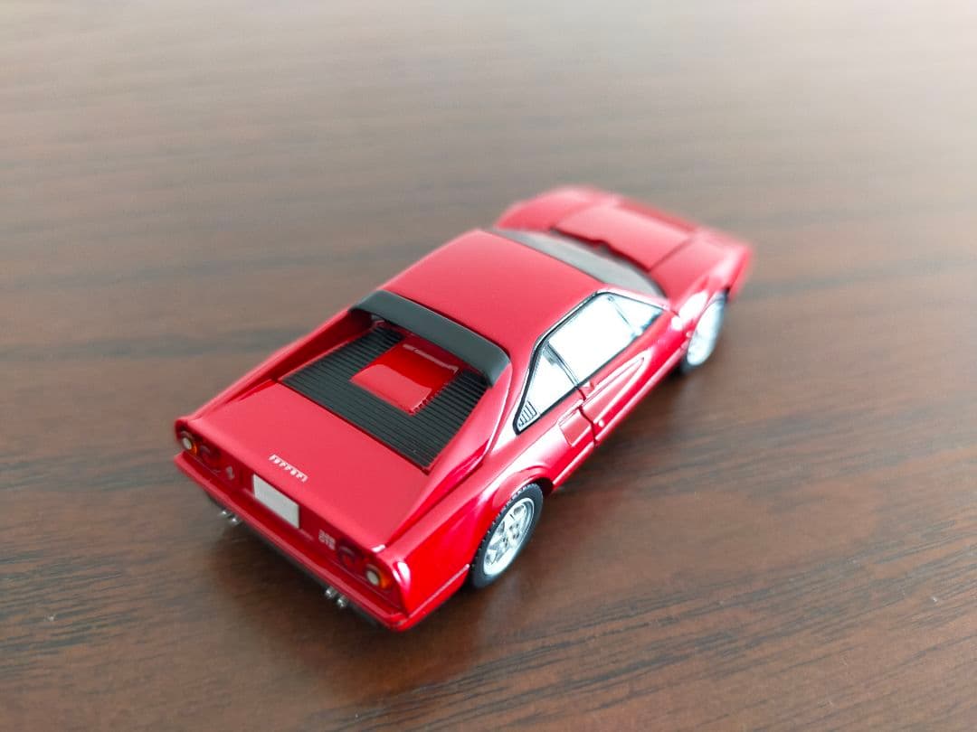 トミカリミテッドヴィンテージネオ フェラーリ 328 GTB (後期型)