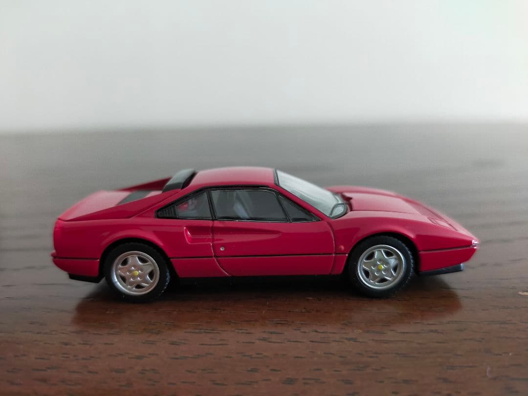 トミカリミテッドヴィンテージネオ フェラーリ 328 GTB (後期型)