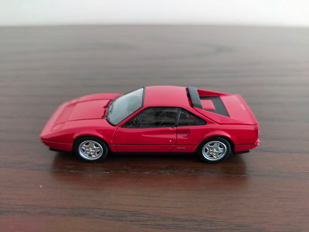 トミカリミテッドヴィンテージネオ フェラーリ 328 GTB (後期型)