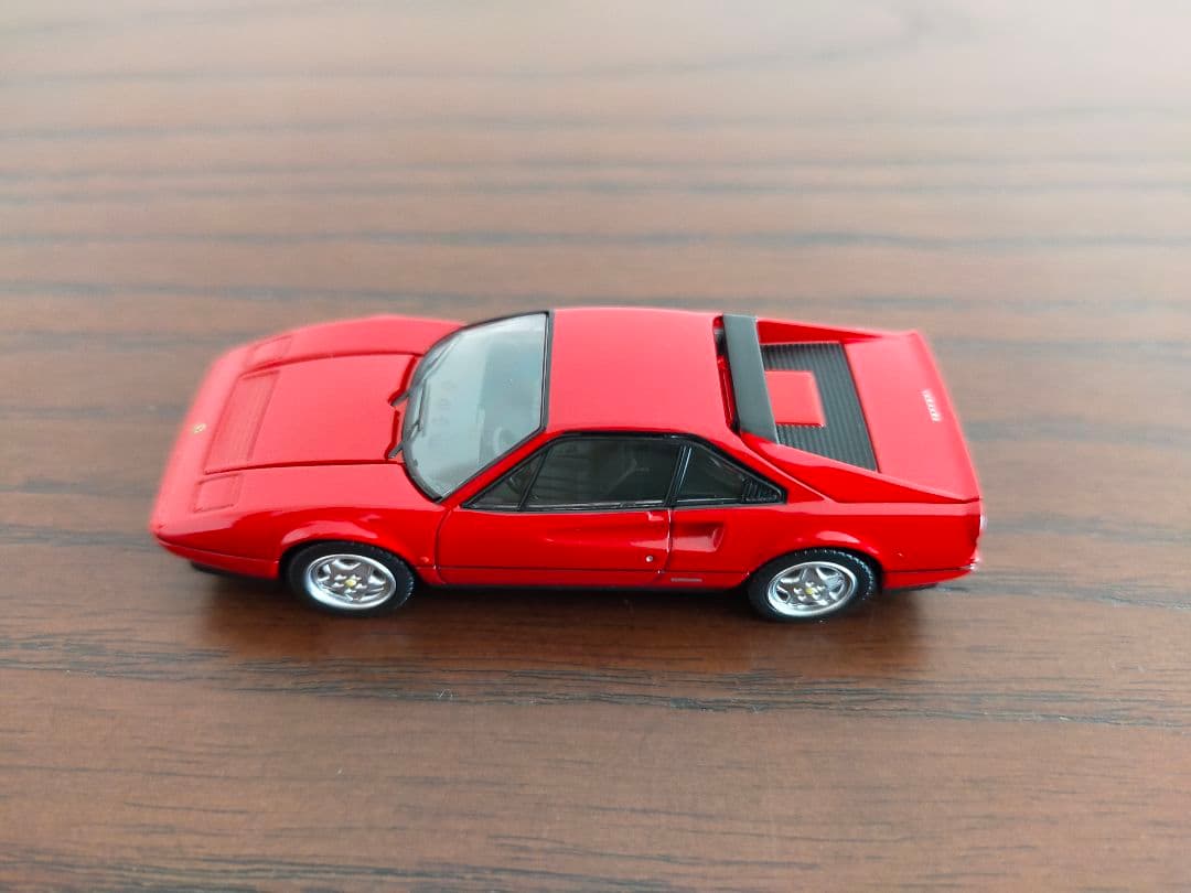 トミカリミテッドヴィンテージネオ フェラーリ 328 GTB (後期型)