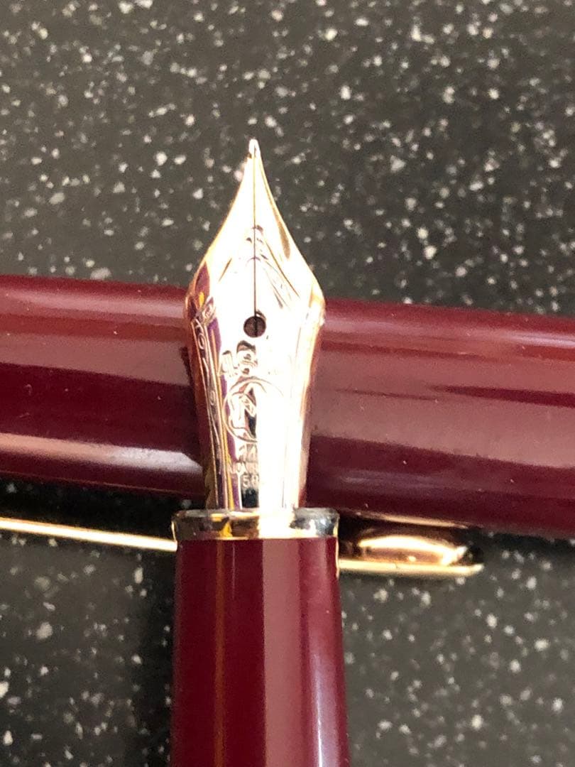 モンブランマイスターシュテュック144万年筆EF極細ボルドー