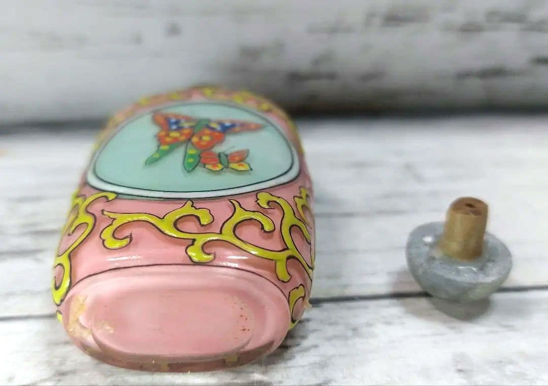 ★骨董品　蝶とトンボの描かれた鼻煙壷