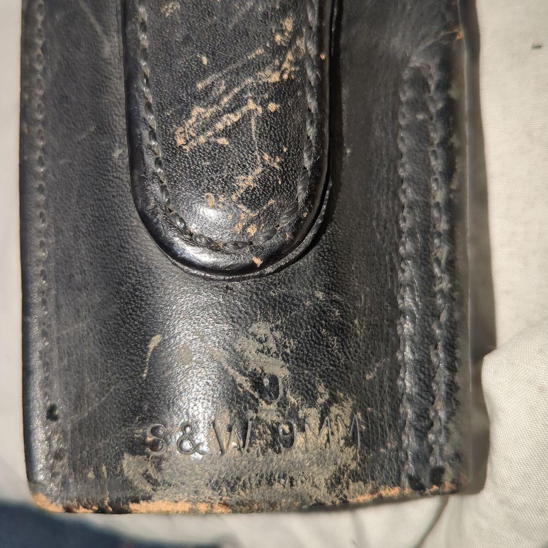サファリランド製　実物本革レザーホルスター　s＆w 9mm対応