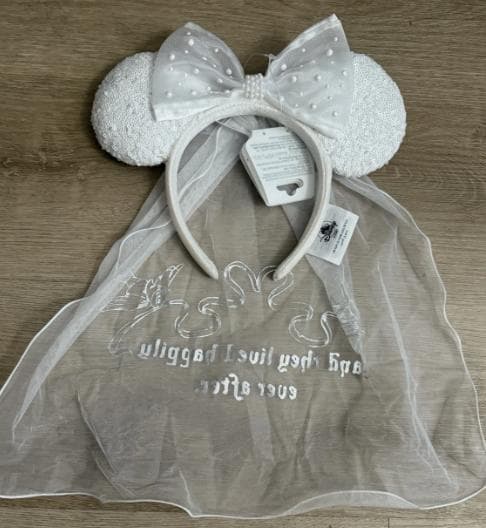 レア商品【日本無発売】シンデレラ 花嫁 ベール付き カチューシャ