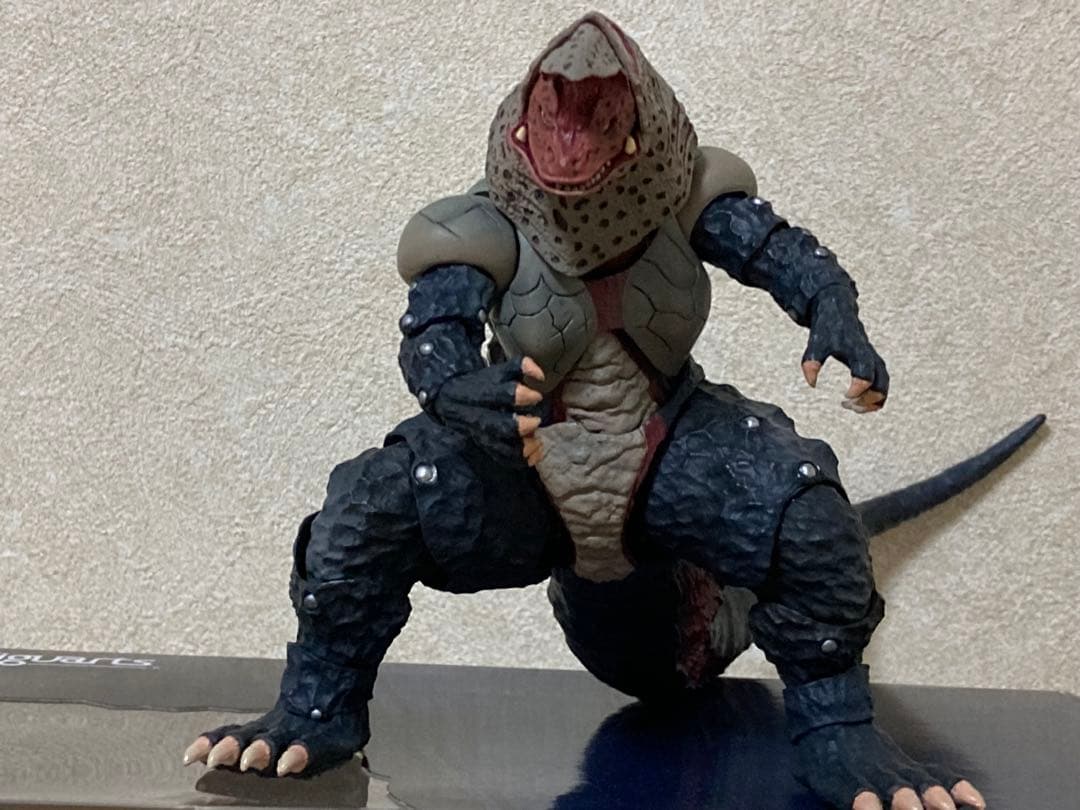 S.H.Figuarts　ゴルザ　ゴモラ