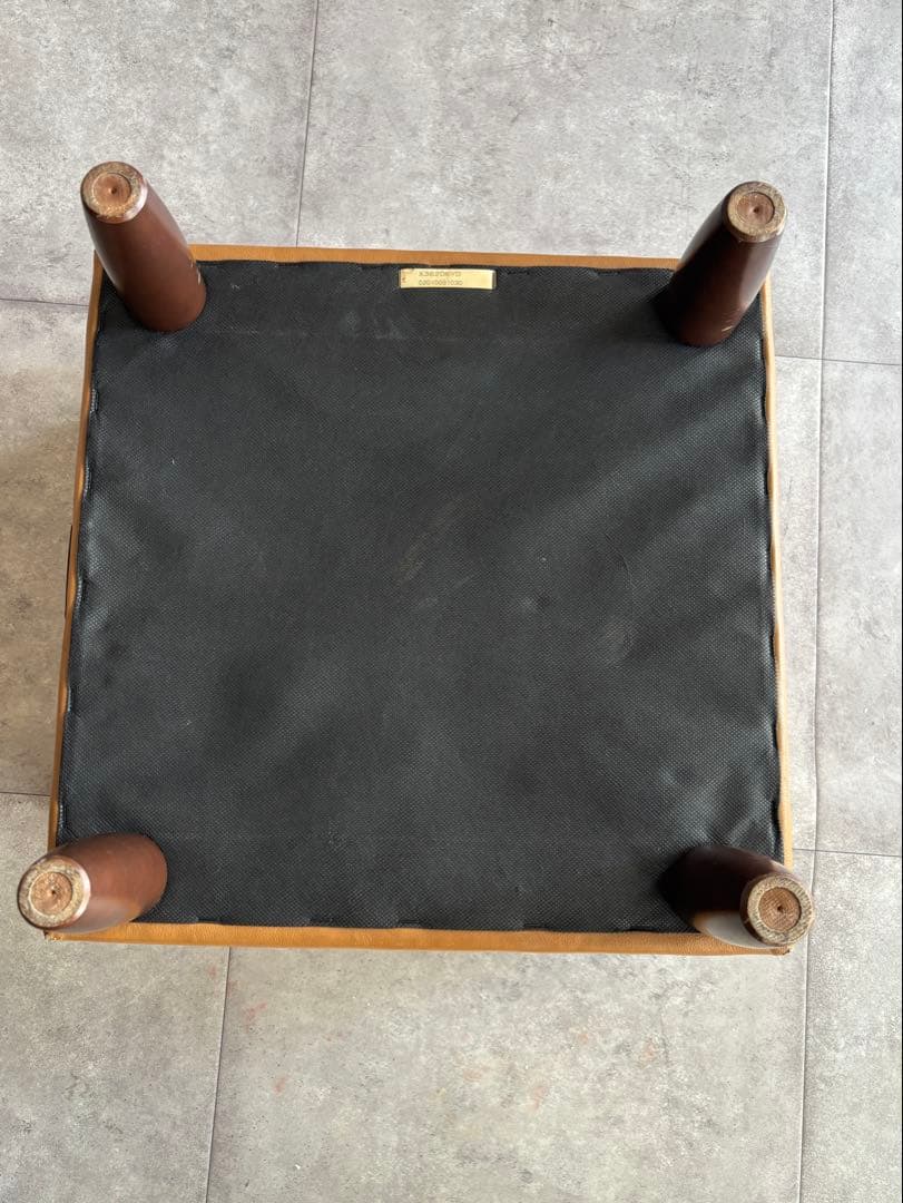 カリモク60 オットマン キャメル　ロビーチェア