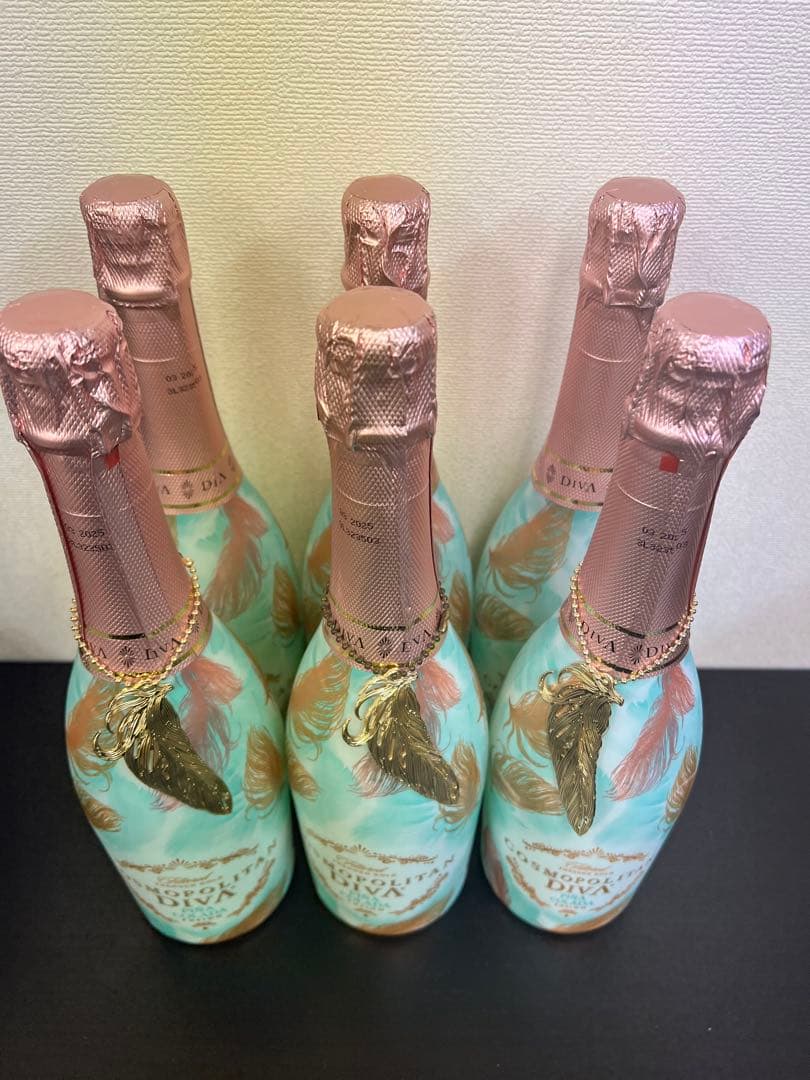 COSMOPOLITAN DIVA ピニャコラーダ 12本セット(羽12本付き)