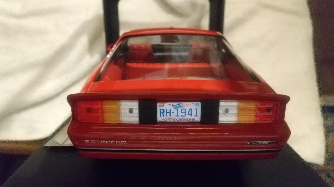 1/18 サンスター 1985 Chevrolet Camaro IROC-Z