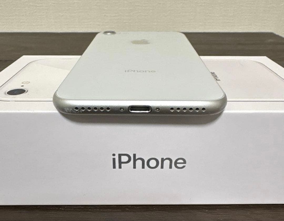 iPhone8 本体 64GB シルバー SIMフリー 初期化済 ロック解除済