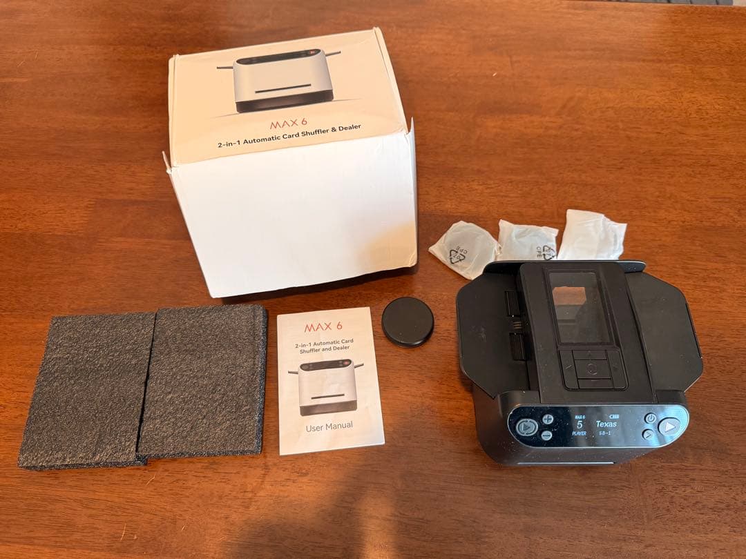 ポーカースターターキット　マット+自動カードシャッフラー（おまけトランプ付）