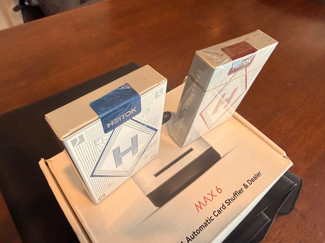 ポーカースターターキット　マット+自動カードシャッフラー（おまけトランプ付）