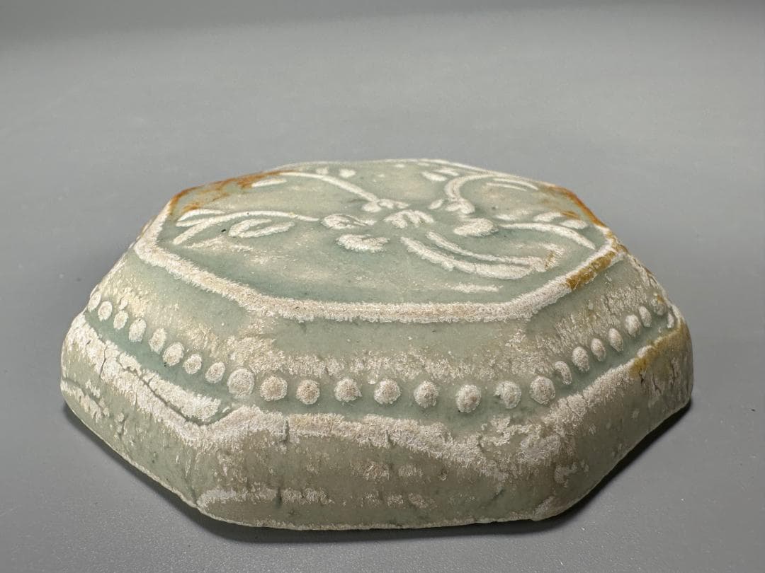 中国美術　宋時代　青白磁　湖田窯　香道具　花卉文香合　古物　時代物　唐物