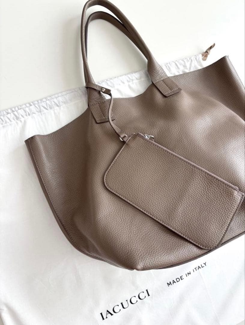 IACUCCI レザーショルダーバッグ ブラウン
