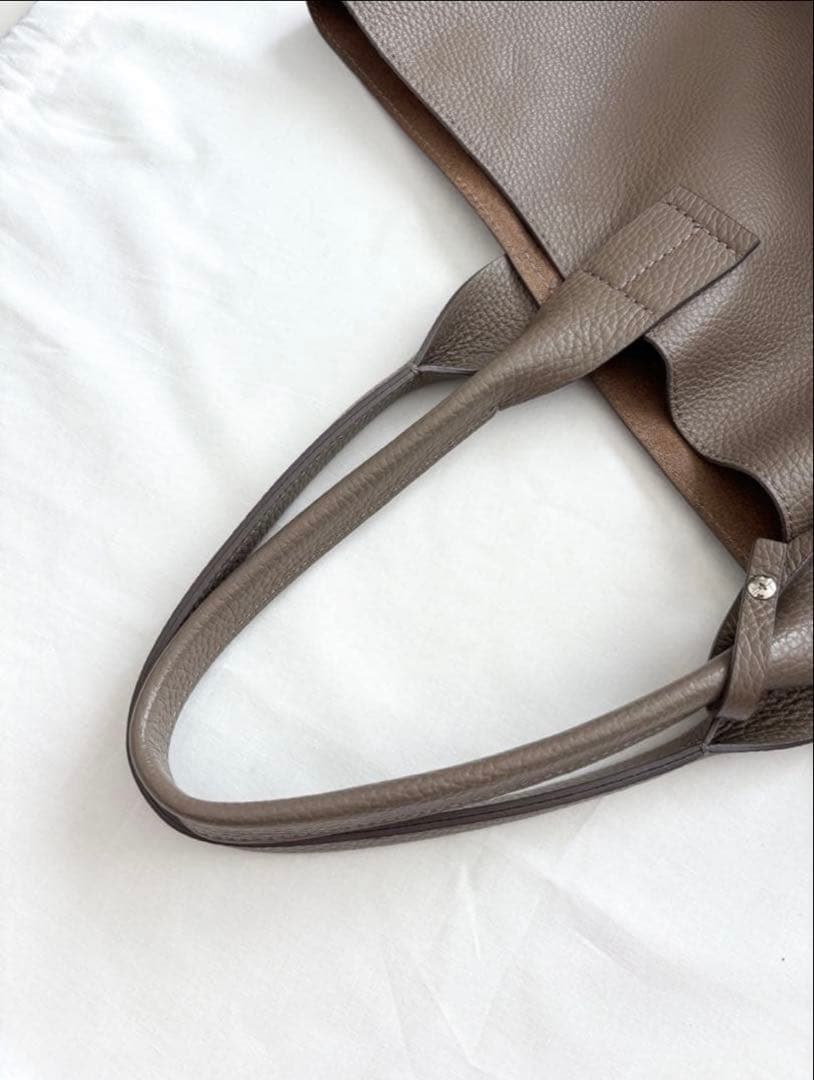 IACUCCI レザーショルダーバッグ ブラウン