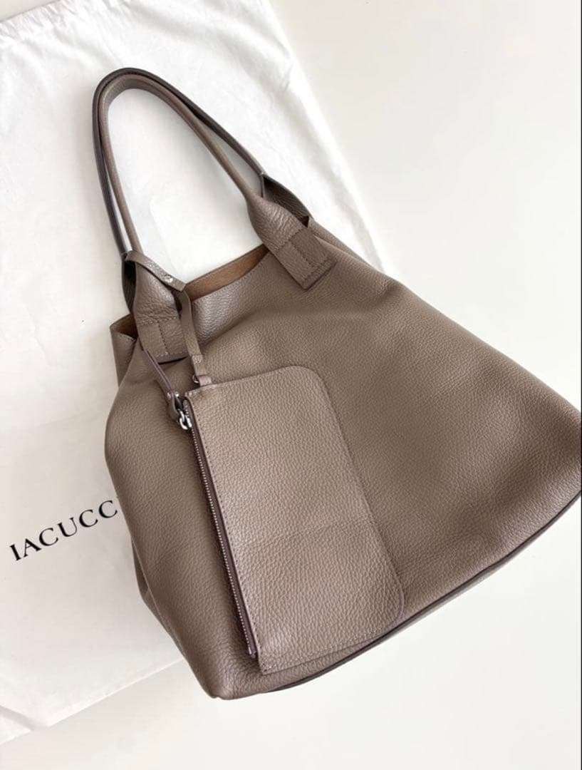 IACUCCI レザーショルダーバッグ ブラウン