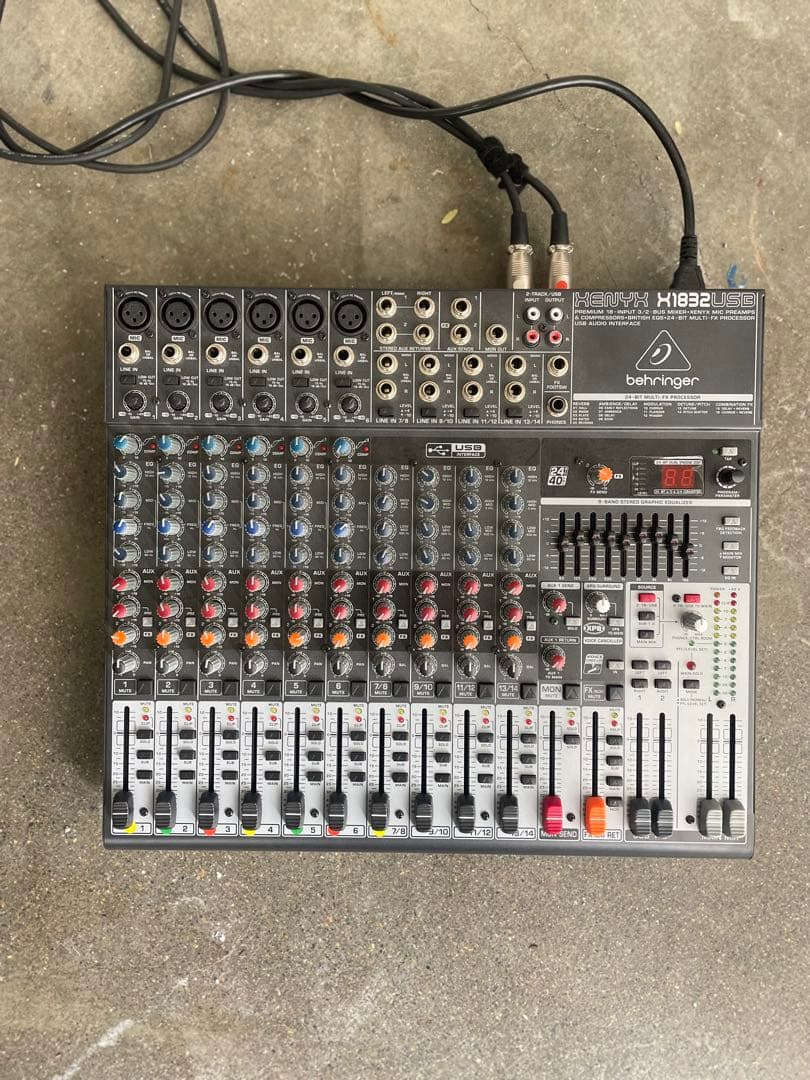 Behringer X1832USB XENYX ミキサー