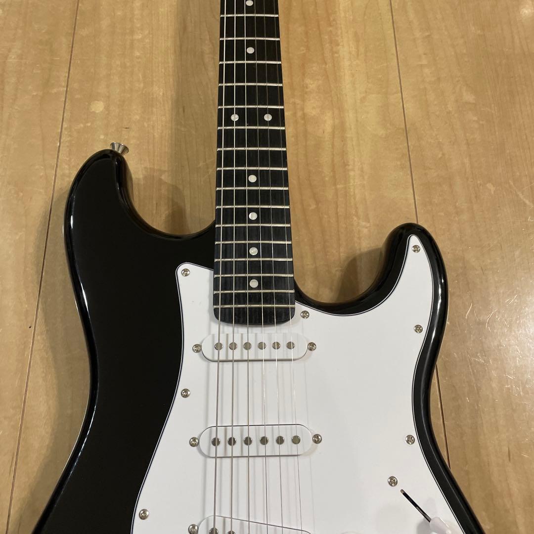 新型　フォトジェニック　ストラトキャスタータイプ　弦高調整済み　です