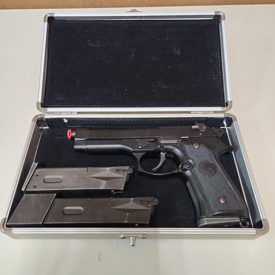 東京マルイU.S.m9ガスブローバック 予備マガジン2本、ケース付き