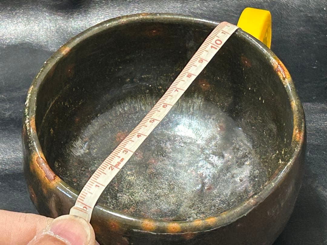 究極の美◾️蔵からかなり美しい朱色の斑点が浮かび上がる見事な黒茶碗が出て来ました。