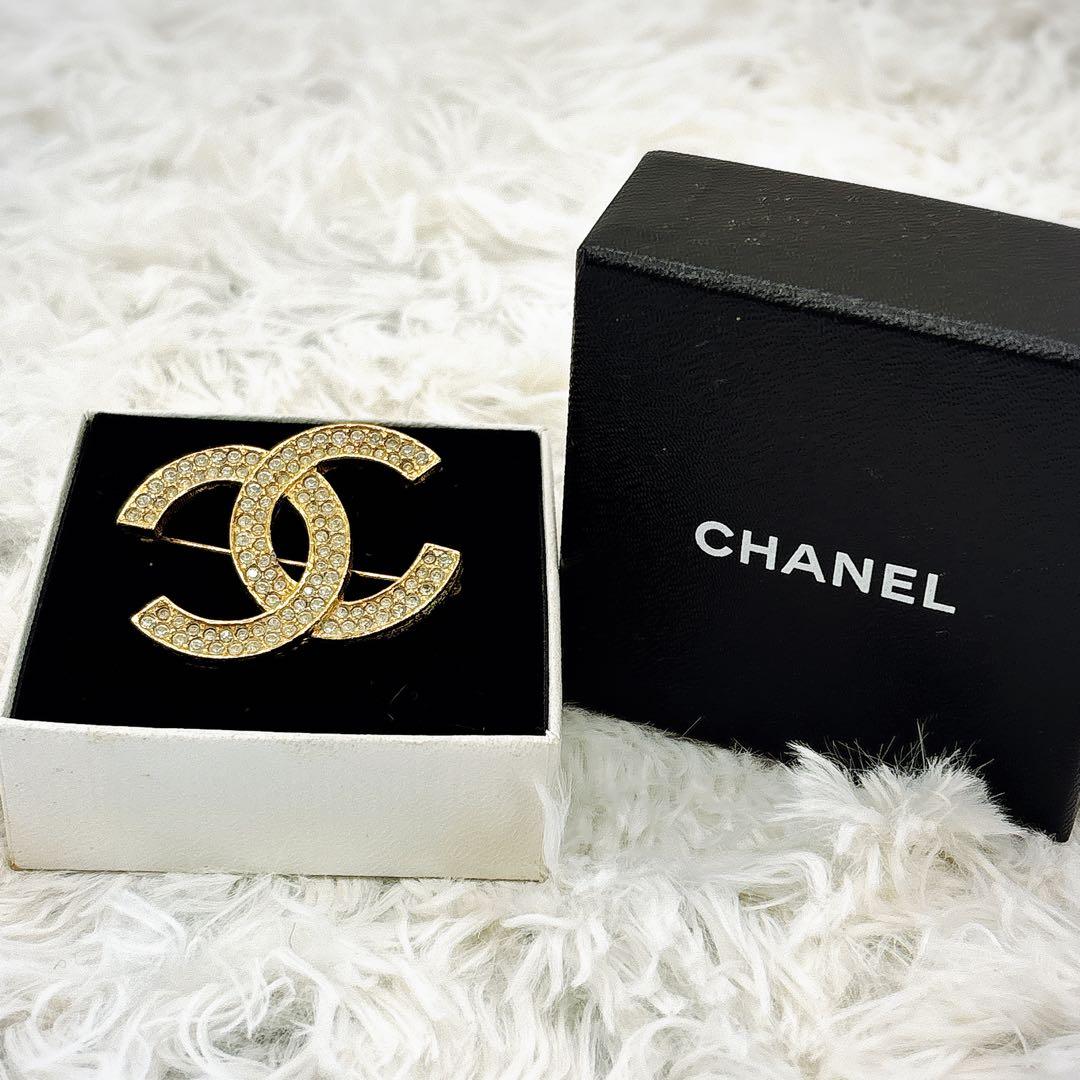 CHANEL ダブルCロゴ　ラインストーン　ブローチ ゴールド