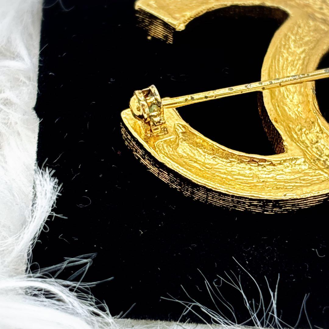 CHANEL ダブルCロゴ　ラインストーン　ブローチ ゴールド