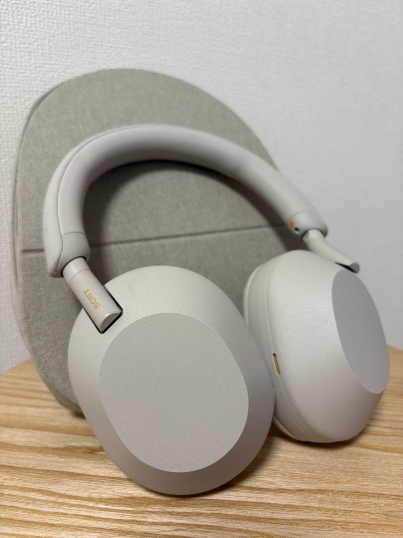 【極美品】SONY WH-1000XM5 プラチナシルバー