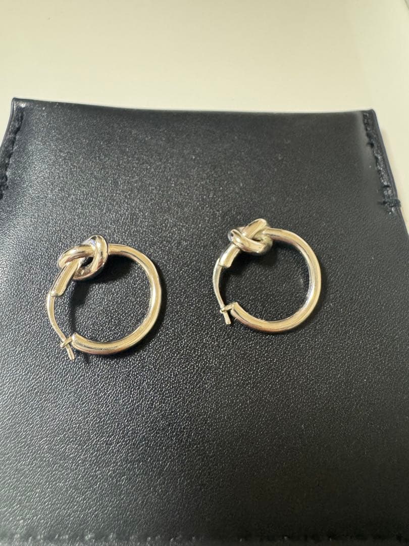 【こんにちはさん専用】CELINE ノット スモール ループ ピアスシルバー美品