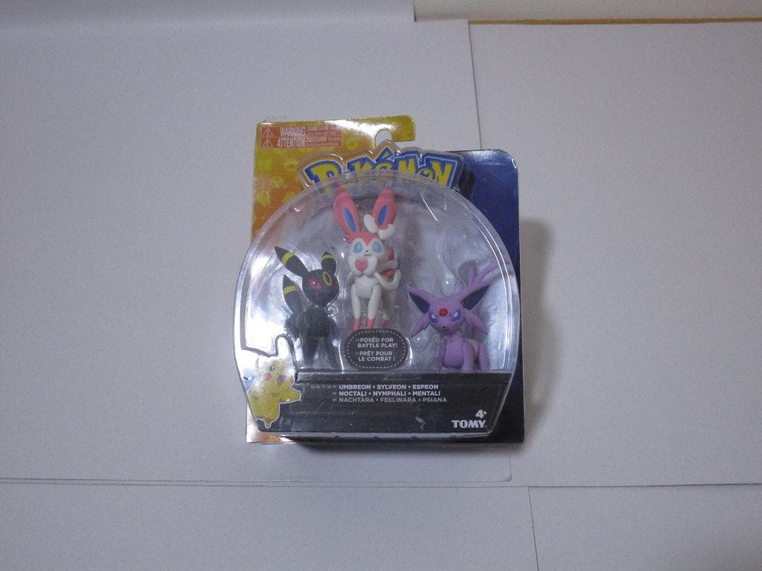 ニンフィア　エーフィ　ブラッキー　海外フィギュア　TOMY　ポケモン