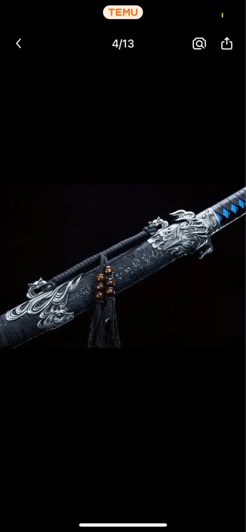 美しい刀 青い模様の黒い柄