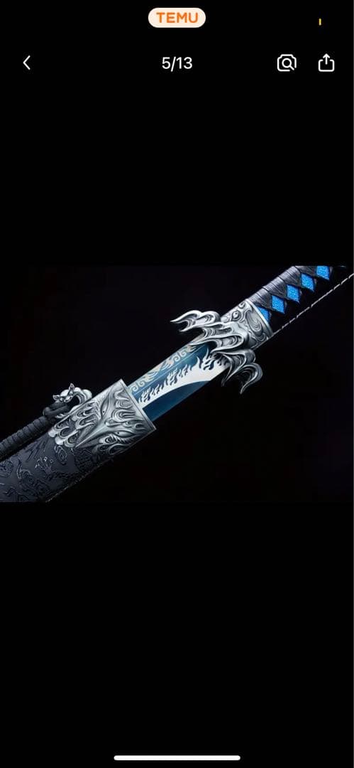 美しい刀 青い模様の黒い柄