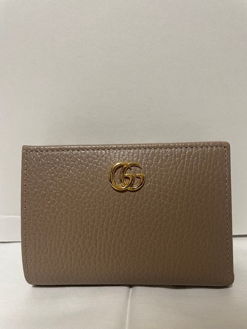 【ほぼ未使用】GUCCI ベージュレザー二つ折り財布