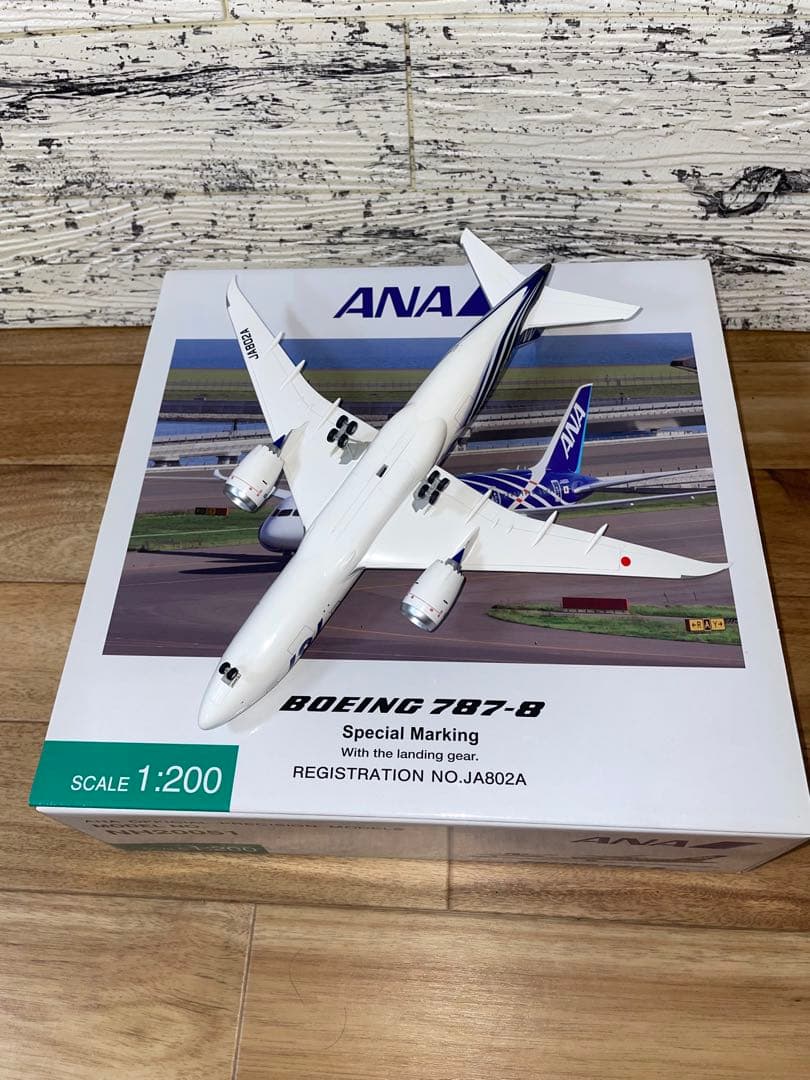全日空商事 1/200 ANA B787-8 特別塗装 NH20051 木製台座