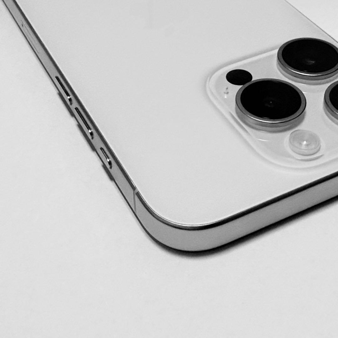 u*a様 Apple iPhone 15 Pro SIMフリー ホワイトチタニウ