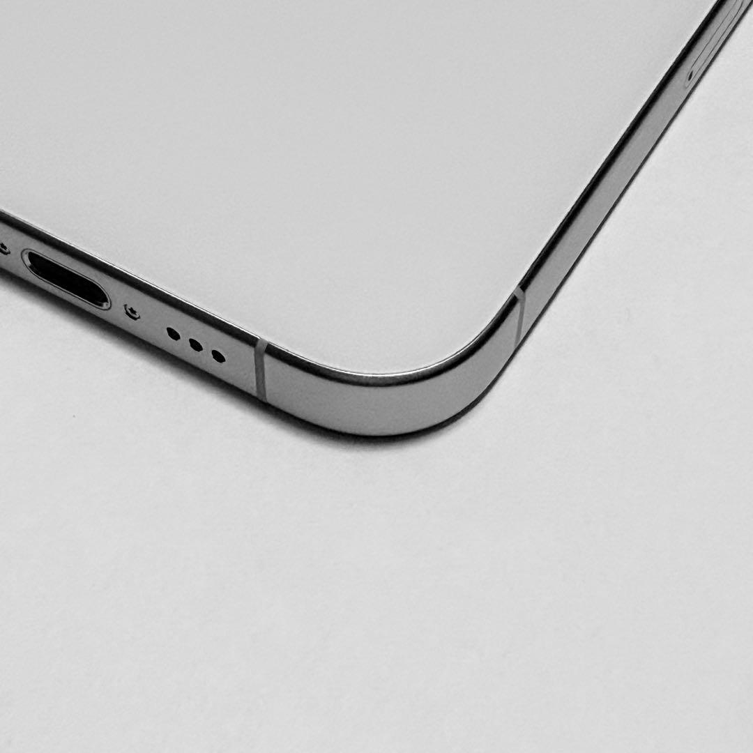 u*a様 Apple iPhone 15 Pro SIMフリー ホワイトチタニウ