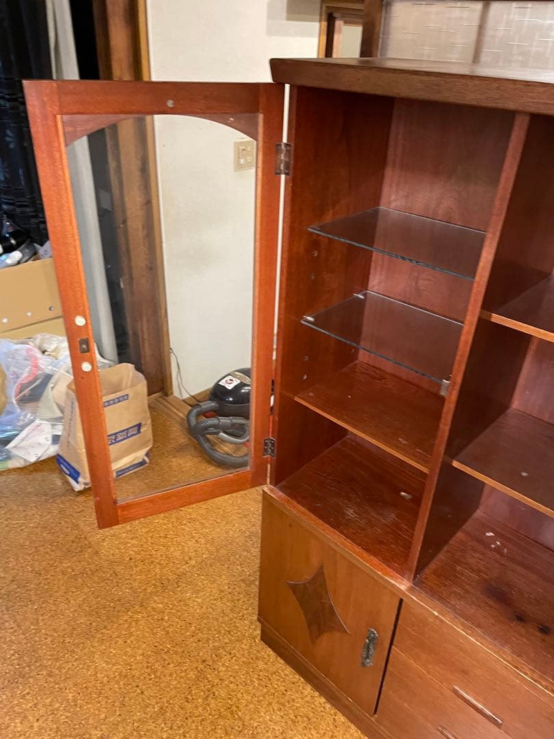 木製ガラス扉付き収納棚・食器棚