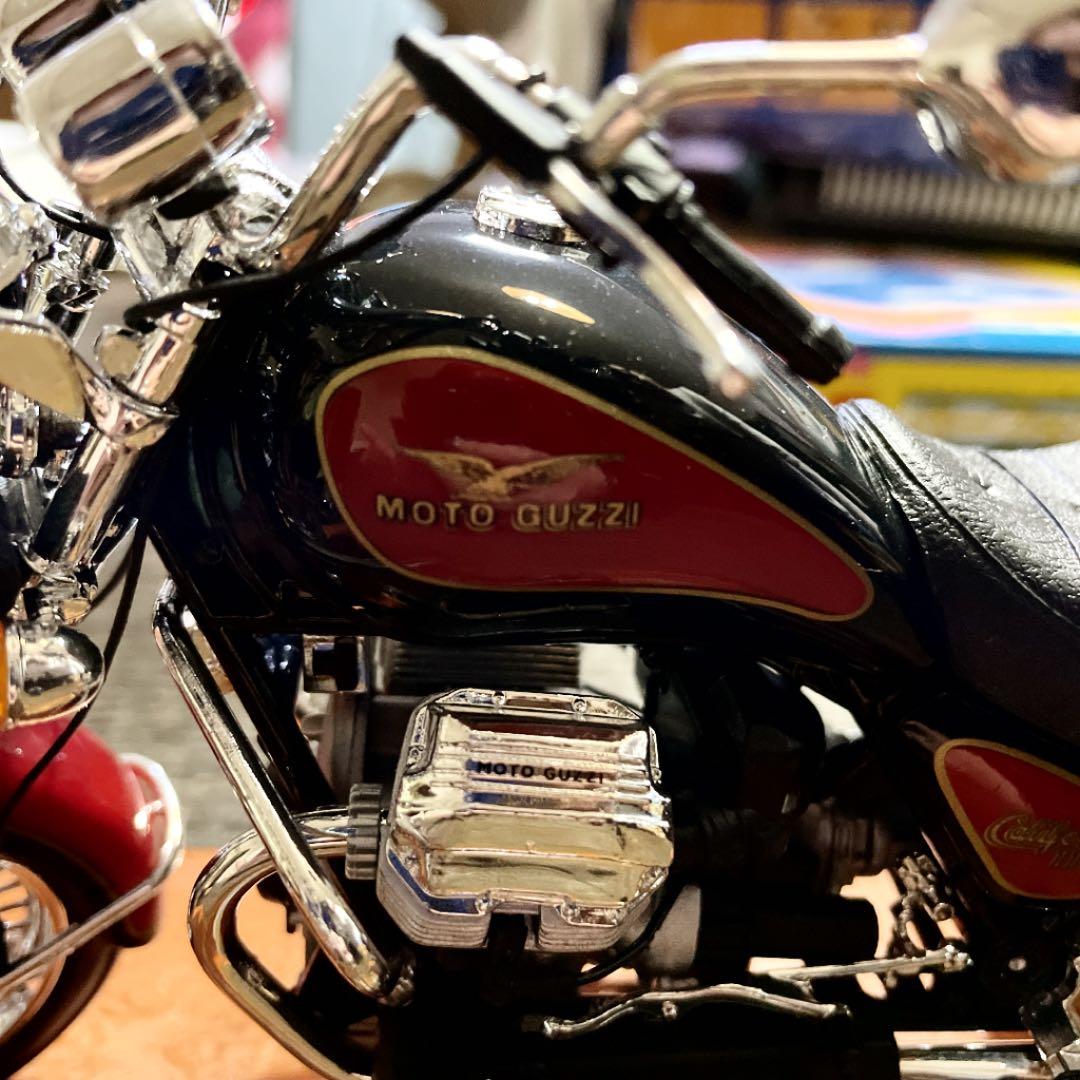 バイク模型　motoguzzi