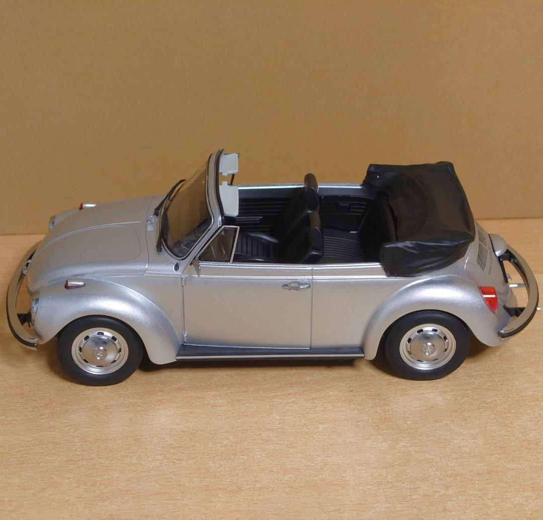 1/18 フォルクスワーゲン ビートル 1303 シルバー カブリオレ 1973