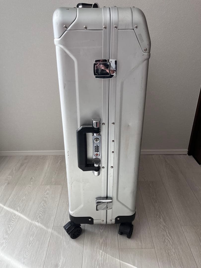 ゼロハリバートンスーツケース95リットル